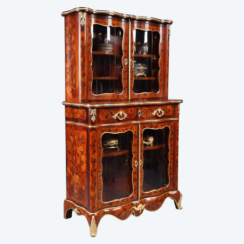 Vitrine im Louis-XV-Stil mit Intarsienverzierung, 19. Jahrhundert