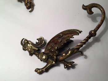 Bronzi ornamentali del XIX secolo. Draghi alati nella mente di Edouard Lièvre.