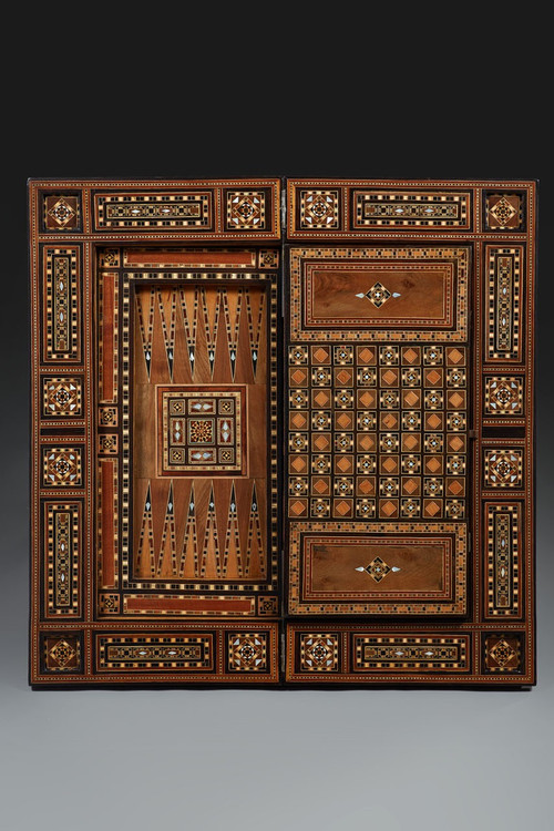 Table de jeu à décor de marqueterie et incrustations, Syrie,  XIXe siècle