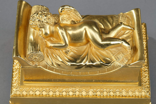 Bronzefarbenes Tintenfass eines schlafenden Putten