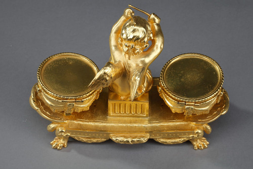 Gilt bronze inkwell, "L'Amour timbalier", Louis XVI style