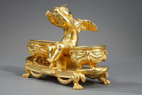 Gilt bronze inkwell, "L'Amour timbalier", Louis XVI style