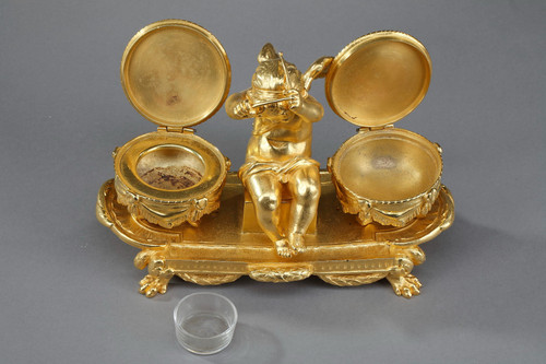 Gilt bronze inkwell, "L'Amour timbalier", Louis XVI style