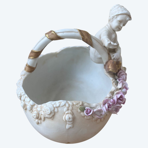 Centerpiece in Porcelain from É. & A. Müller Schwarza-Saalbahn, Germany (Late 19th century)