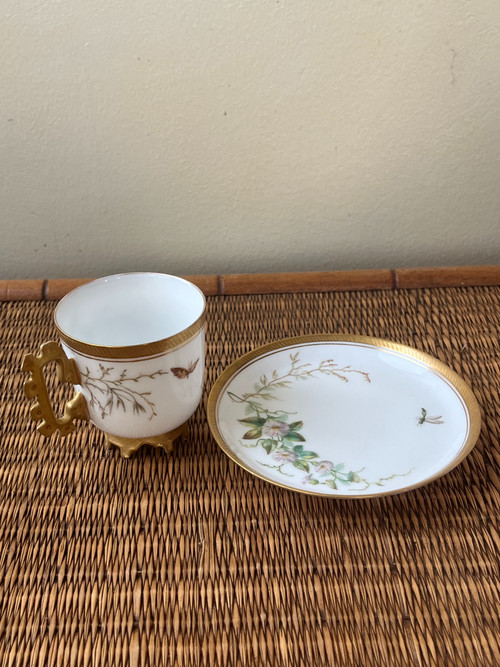 19th century porcelain cup and saucer - Flower pattern, gilding and refined details