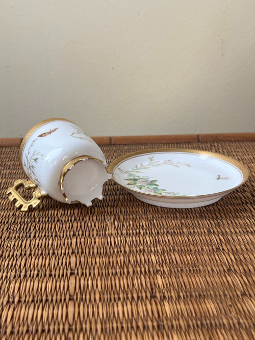 19th century porcelain cup and saucer - Flower pattern, gilding and refined details