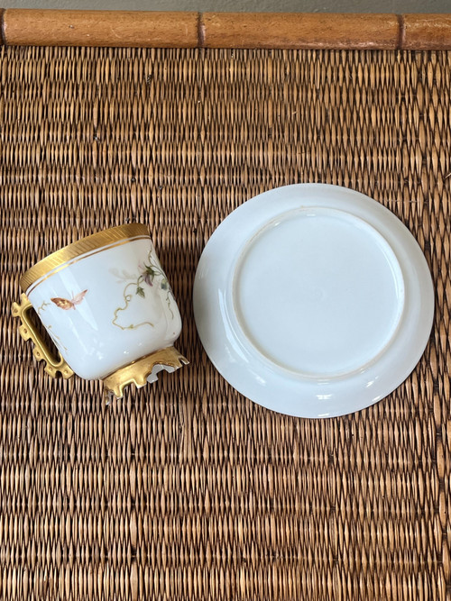 19th century porcelain cup and saucer - Flower pattern, gilding and refined details