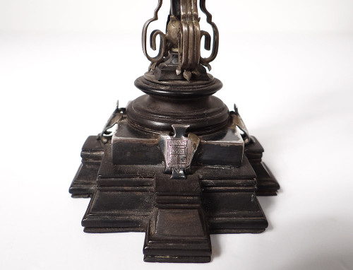 Piccola colonna commemorativa Vittoria in ebano Stemma d'argento Corona XIX secolo