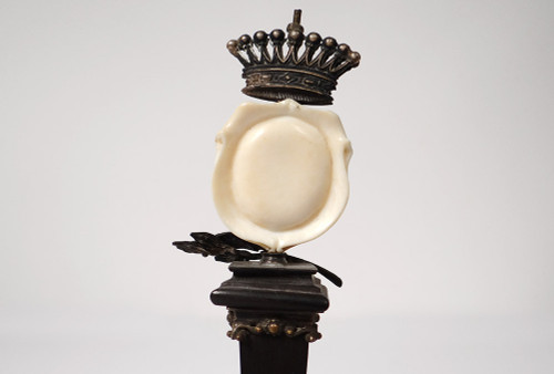 Piccola colonna commemorativa Vittoria in ebano Stemma d'argento Corona XIX secolo