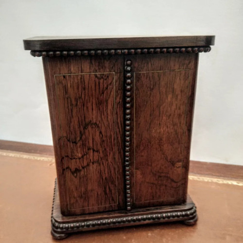 Petite armoire à couverts 