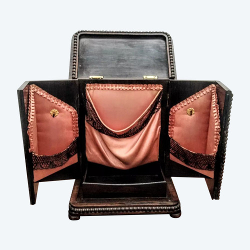 Petite armoire à couverts 