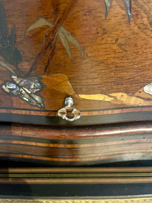 Mobile per liquori con decorazioni giapponesi e cristalleria Baccarat