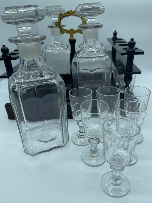 Mobile per liquori con decorazioni giapponesi e cristalleria Baccarat