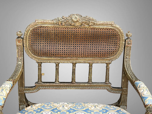 FAUTEUIL " DIT MARQUISE " DE STYLE LOUIS XVI EN BOIS PATINÉ ET SCULPTÉ DU XIXe
