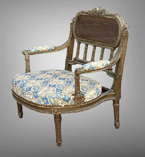 FAUTEUIL " DIT MARQUISE " DE STYLE LOUIS XVI EN BOIS PATINÉ ET SCULPTÉ DU XIXe