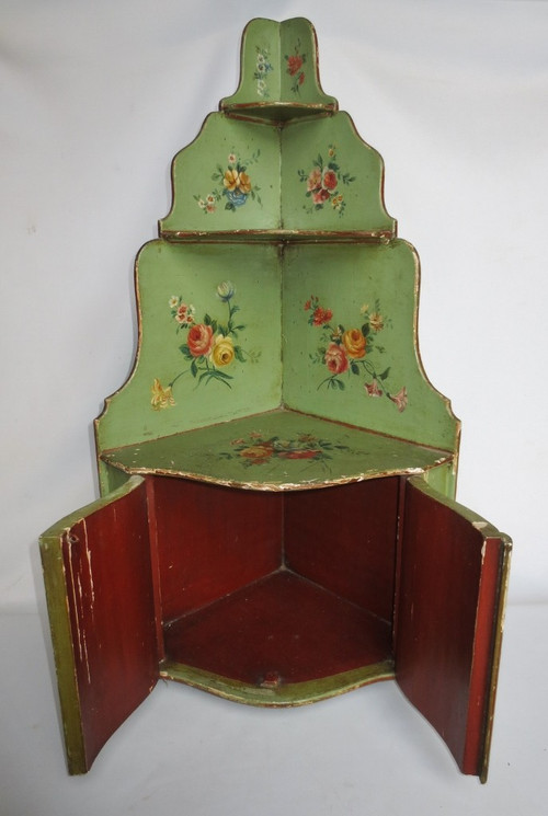 Encoignure murale style Louis XV, XIXe siècle.