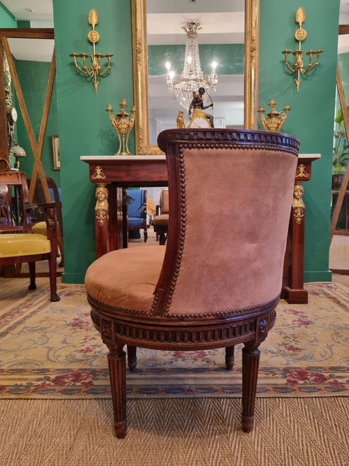 Canabas, breiter halbkreisförmiger Drehsessel aus der Louis-XVI-Zeit.