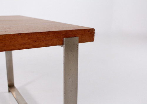 Table Basse / Bout De Canapé Moderniste.