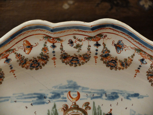 Large Hollow Dish with Chinese Decor - Lyon 18th century.