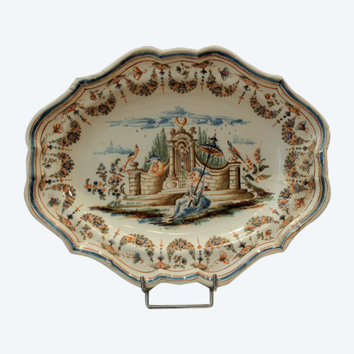 Large Hollow Dish with Chinese Decor - Lyon 18th century.