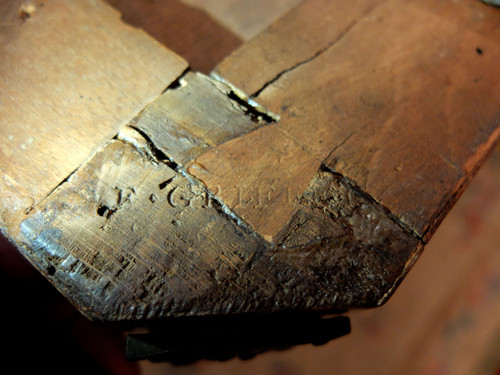 Sekretär aus der Zeit Ludwigs XVI. mit dem Stempel „J.F.Griffet“.