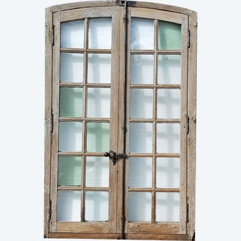 Une Fenêtre cintrée ancienne d'époque XVIIIème vitrages anciens Porte Boiserie