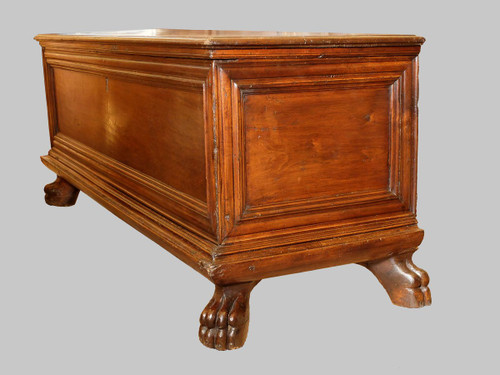 Cassone in legno di noce - Italia, Lombardia - Fine XVI secolo