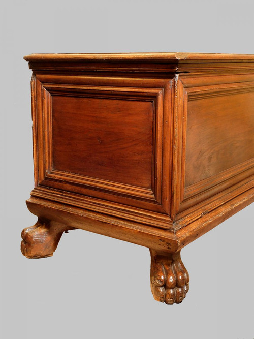 Cassone in legno di noce - Italia, Lombardia - Fine XVI secolo