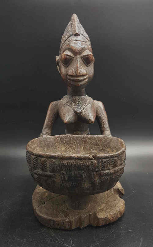 Cup Carrier, Yoruba-Volk, Benin oder Nigeria