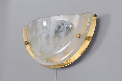 Paire D’appliques ‘demi-lune’ En Laiton Et Verre.