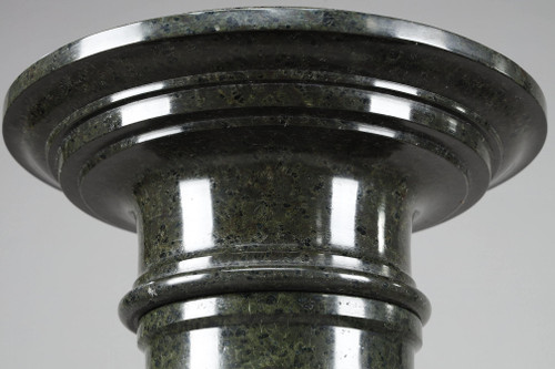 Deux Importantes Colonnes en marbre vert à cannelures
