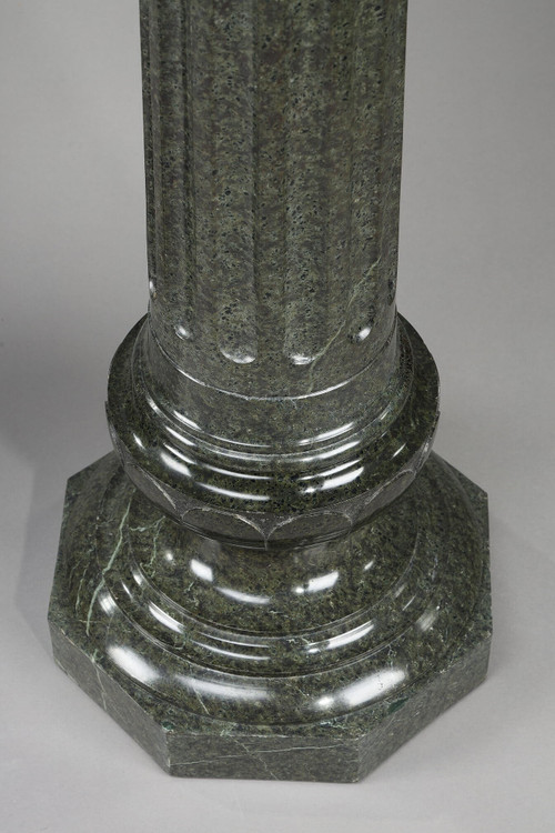 Deux Importantes Colonnes en marbre vert à cannelures