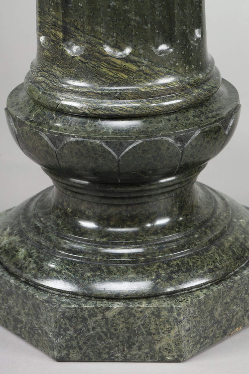 Deux Importantes Colonnes en marbre vert à cannelures