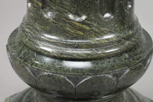 Deux Importantes Colonnes en marbre vert à cannelures