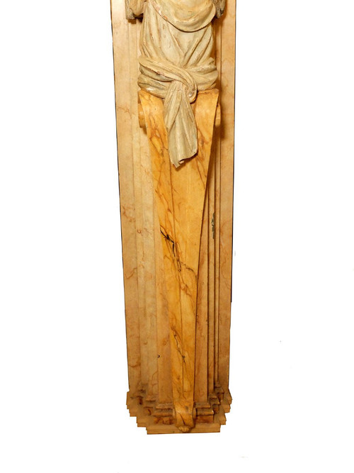 Importante paire d'anges sculptés en gaine.