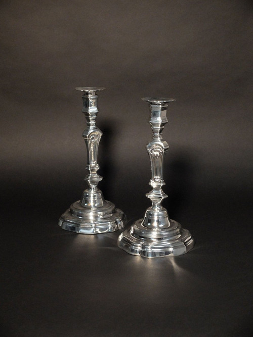 Coppia di candelieri in argento del XVIII secolo
