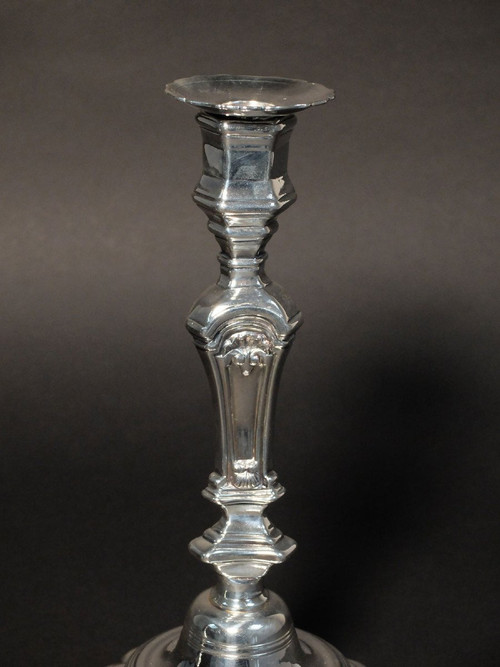 Coppia di candelieri in argento del XVIII secolo