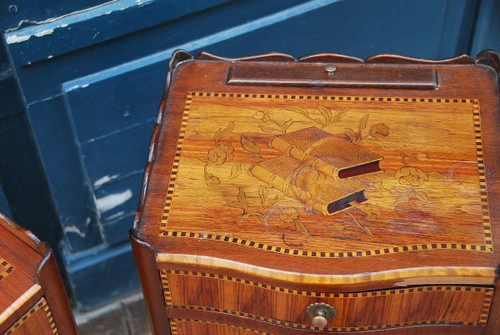 Paire De Chevets En Placage De Style Louis  XV