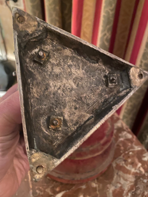 Brule parfum à l'image de l'antique d'une coupe aux trois taureaux en bronze argenté 19ème