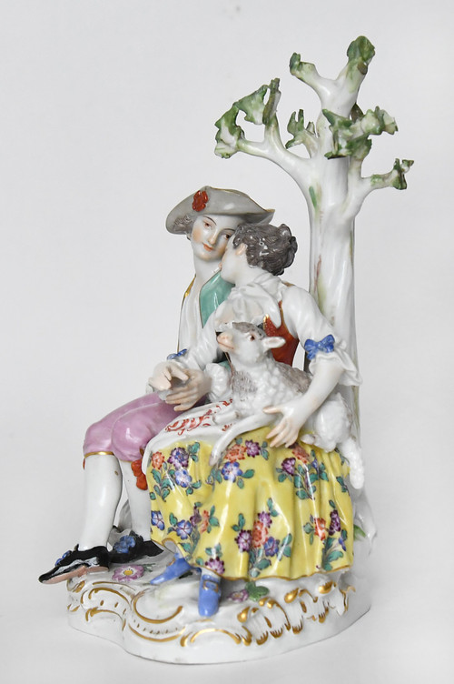 Meissen porcelain group representing a loving couple under a tree, Model D19