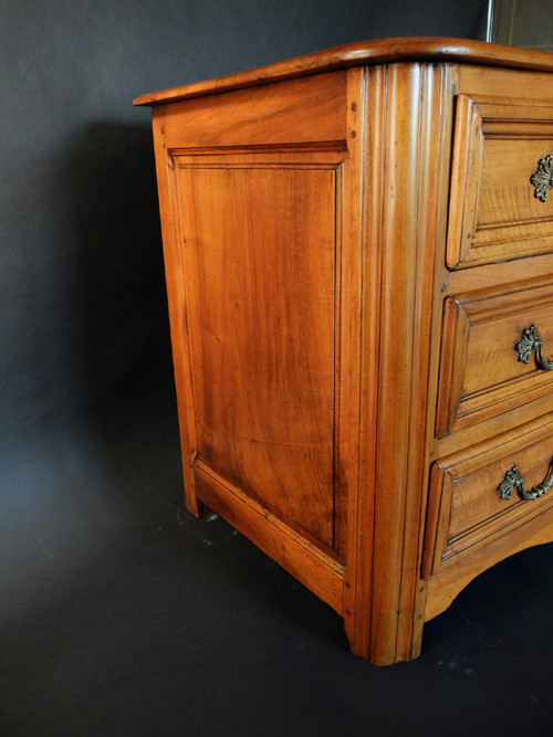 18th century walnut chest of drawers