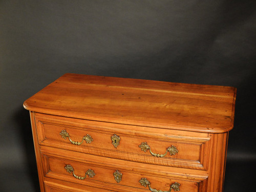 18th century walnut chest of drawers
