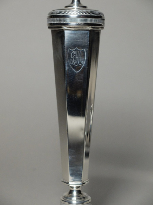 Coppia di candelieri in argento del XIX secolo