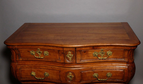 Bordeaux chest of drawers from the Louis XV period