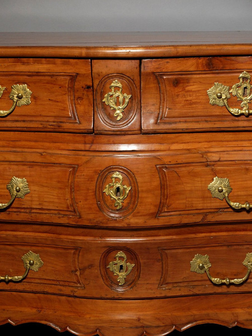Bordeaux chest of drawers from the Louis XV period