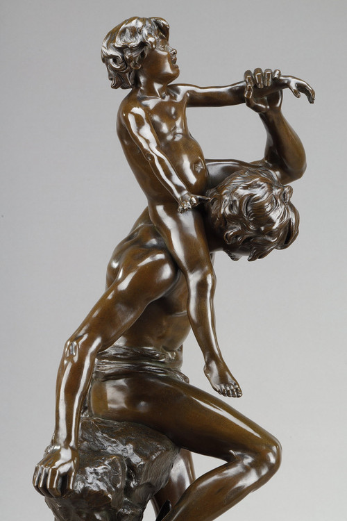 Bronzo con patina marrone raffigurante un Uomo che porta un bambino sulla schiena, di Gaston Leroux (1854-1942)