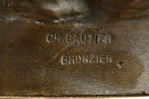 Bronzo con patina marrone raffigurante un Uomo che porta un bambino sulla schiena, di Gaston Leroux (1854-1942)