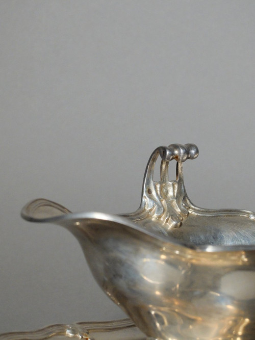 Sauce boat with solid silver frame