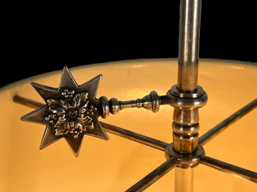 ANTIKE WÄRMFLASCHENLAMPE AUS VERSILBERTER BRONZE MIT BLECHSCHIRM