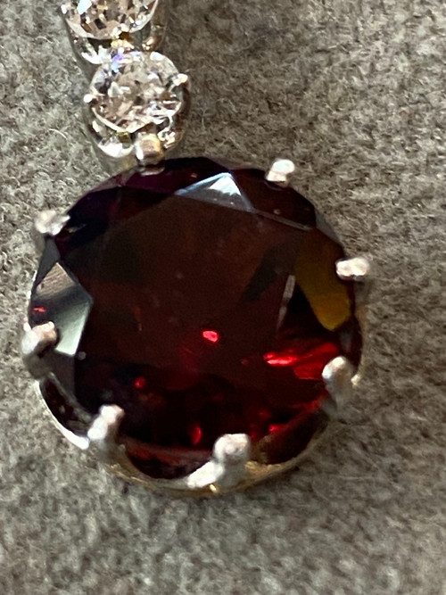 Garnet pendant Ref 367.97